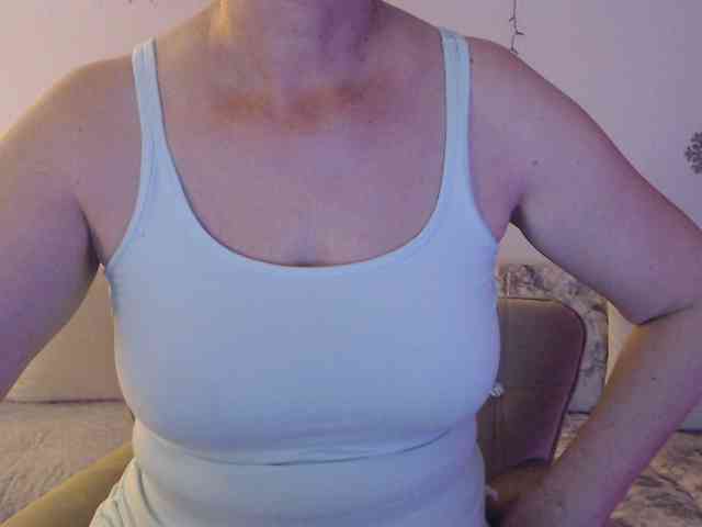 goodSnowQueen webcam