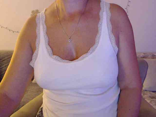 goodSnowQueen webcam
