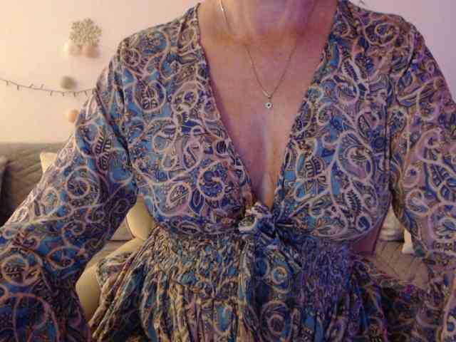 goodSnowQueen webcam