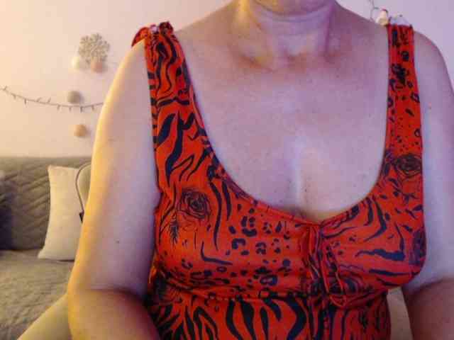 goodSnowQueen webcam