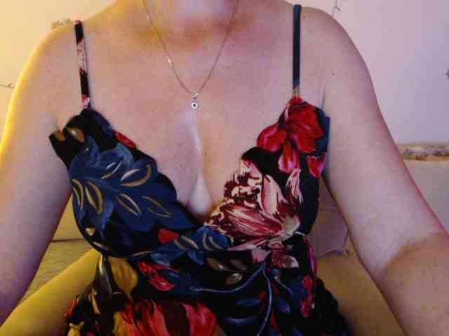 goodSnowQueen webcam
