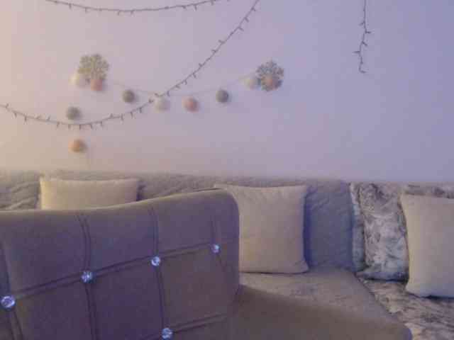 goodSnowQueen webcam