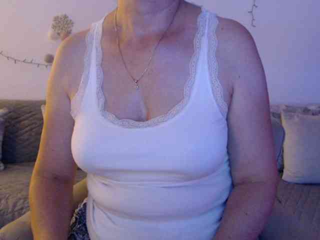 goodSnowQueen webcam