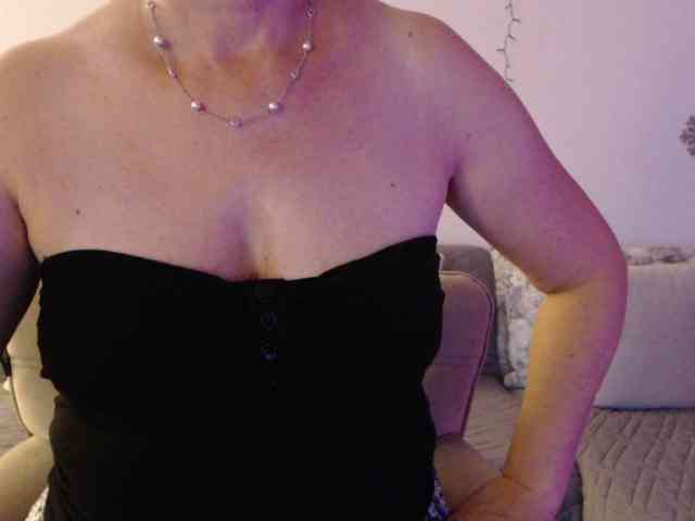 goodSnowQueen webcam