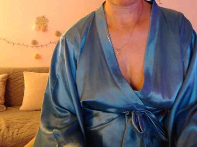 goodSnowQueen webcam