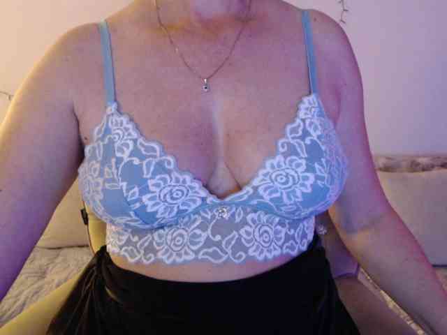 goodSnowQueen webcam