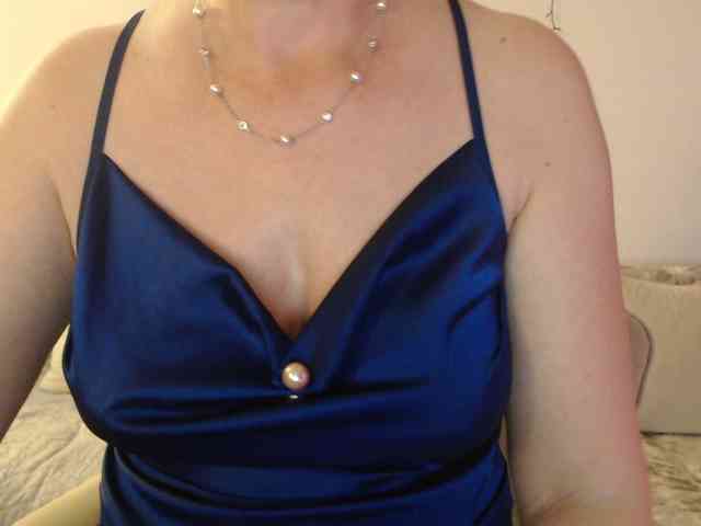 goodSnowQueen webcam