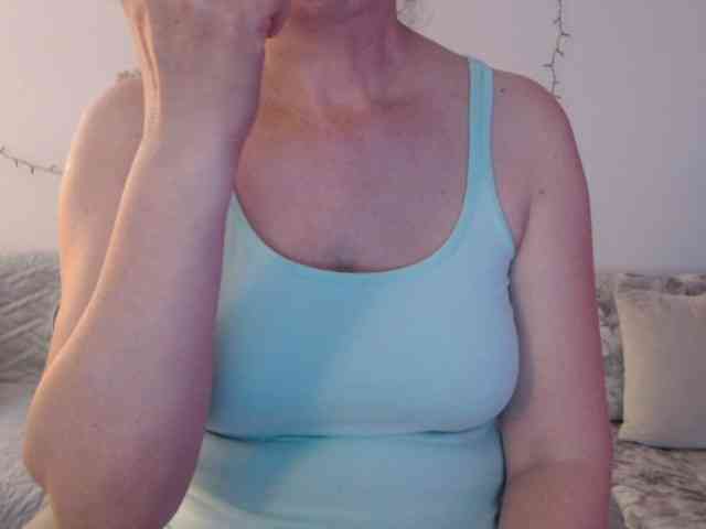 goodSnowQueen webcam