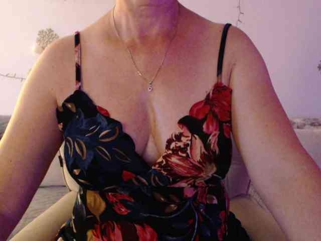 goodSnowQueen webcam