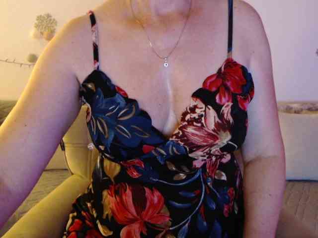 goodSnowQueen webcam