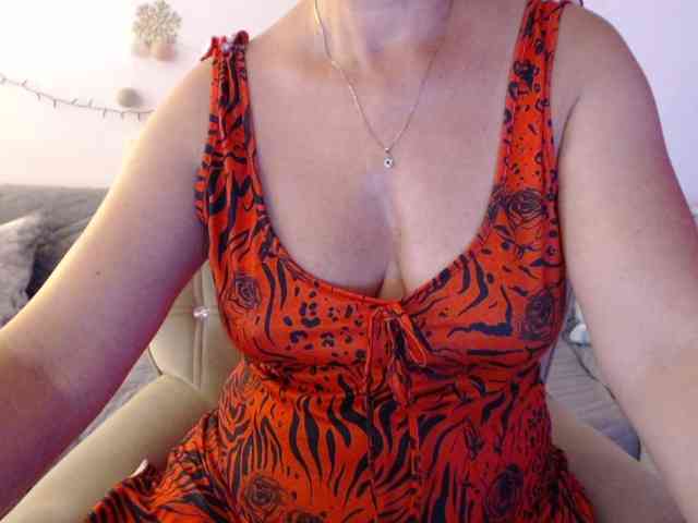 goodSnowQueen webcam