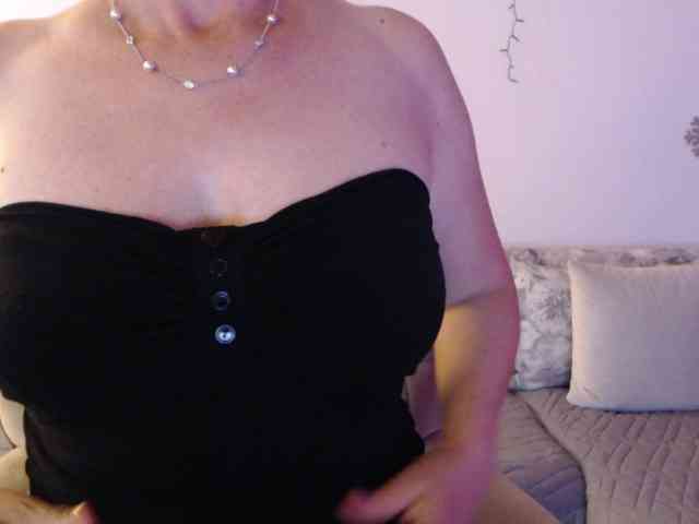 goodSnowQueen webcam