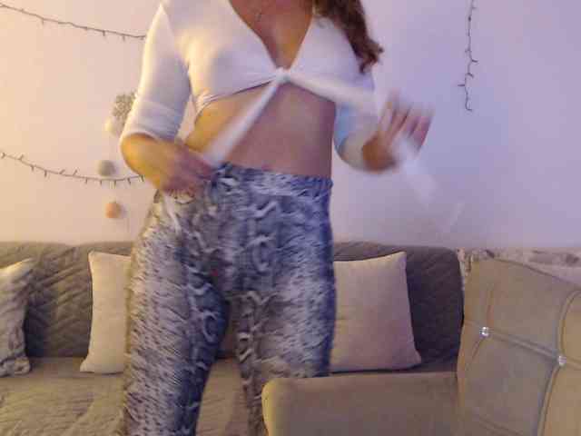 goodSnowQueen webcam