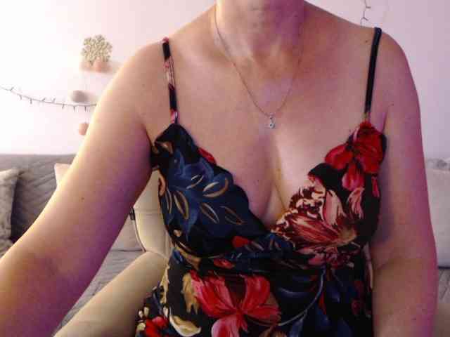 goodSnowQueen webcam