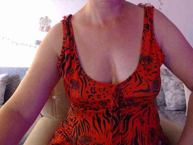 goodSnowQueen webcam