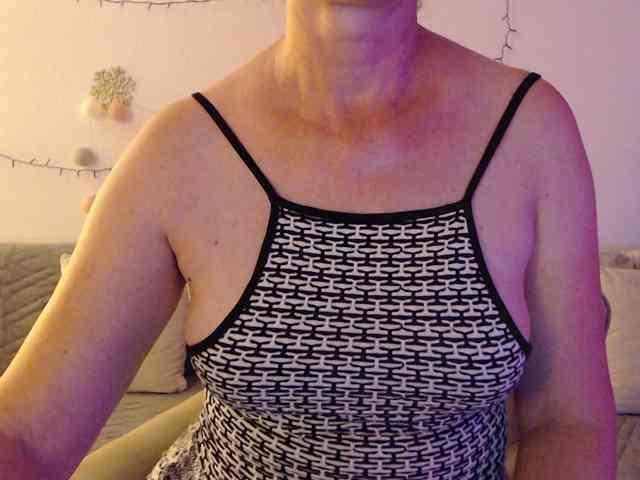 goodSnowQueen webcam