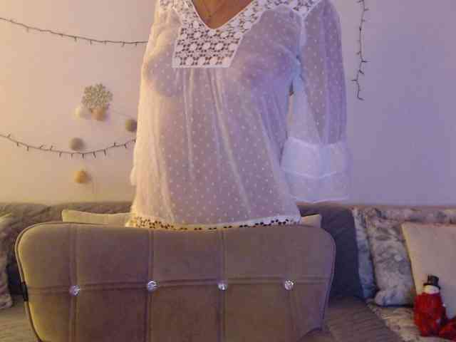 goodSnowQueen live female cam on bongacams