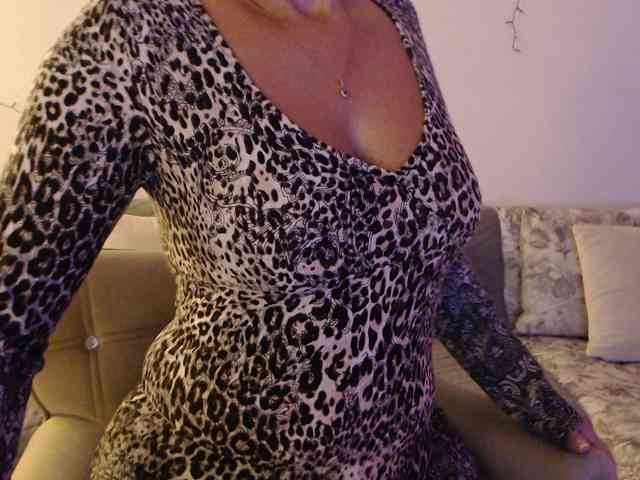 goodSnowQueen webcam