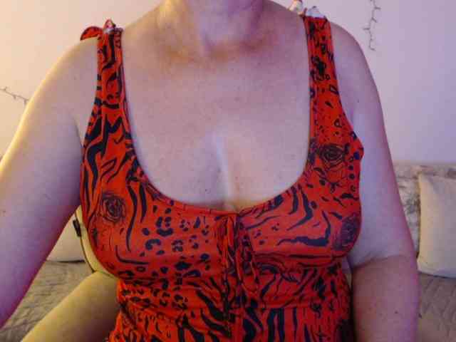goodSnowQueen webcam