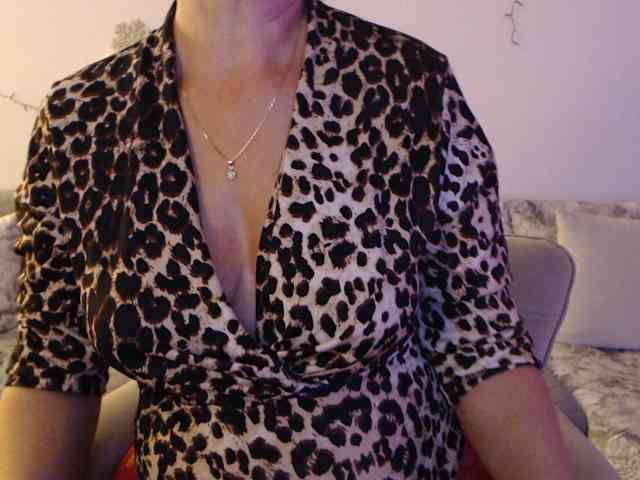 goodSnowQueen live female cam on bongacams