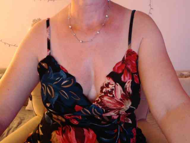 goodSnowQueen webcam