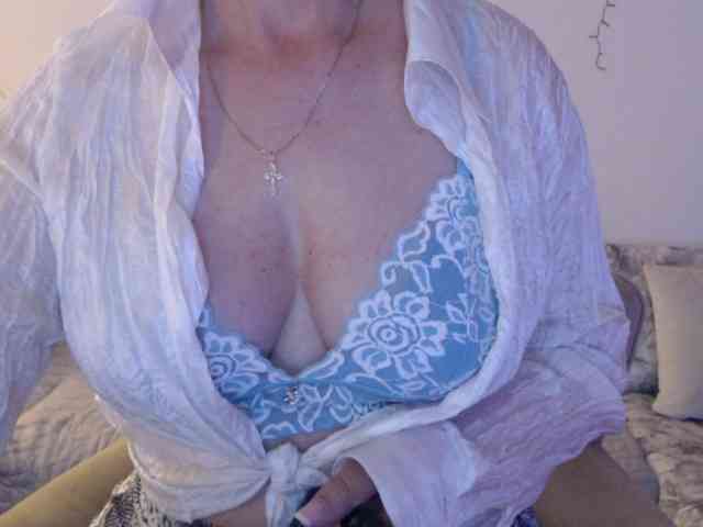 goodSnowQueen webcam