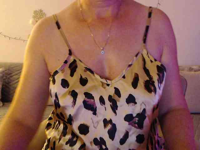 goodSnowQueen webcam