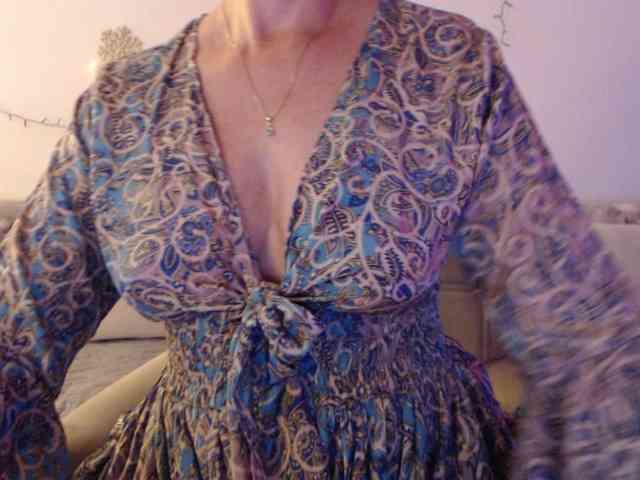goodSnowQueen webcam