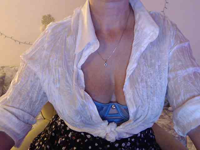 goodSnowQueen webcam