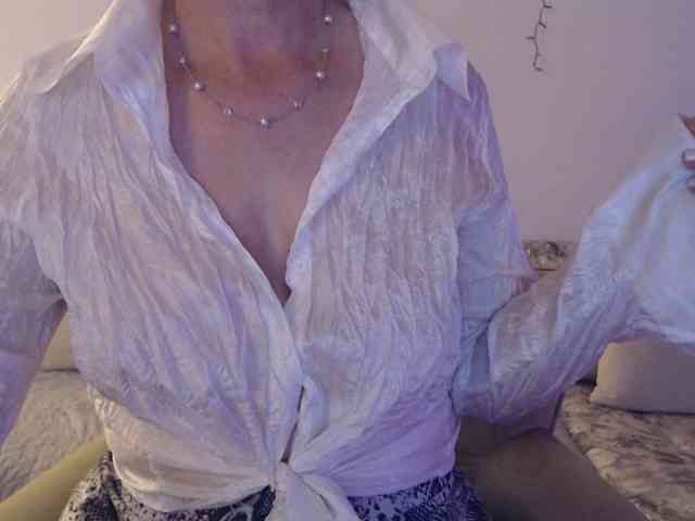 goodSnowQueen webcam