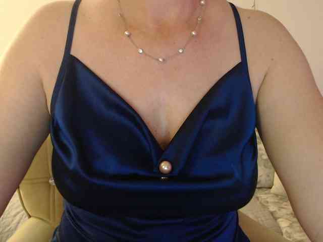 goodSnowQueen webcam