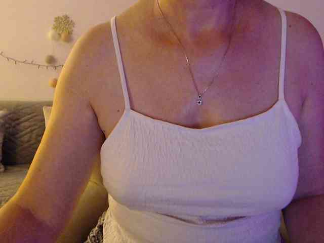 goodSnowQueen webcam
