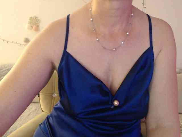 goodSnowQueen webcam