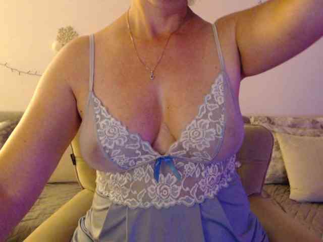 goodSnowQueen webcam