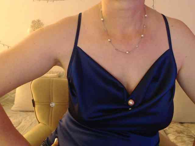 goodSnowQueen webcam