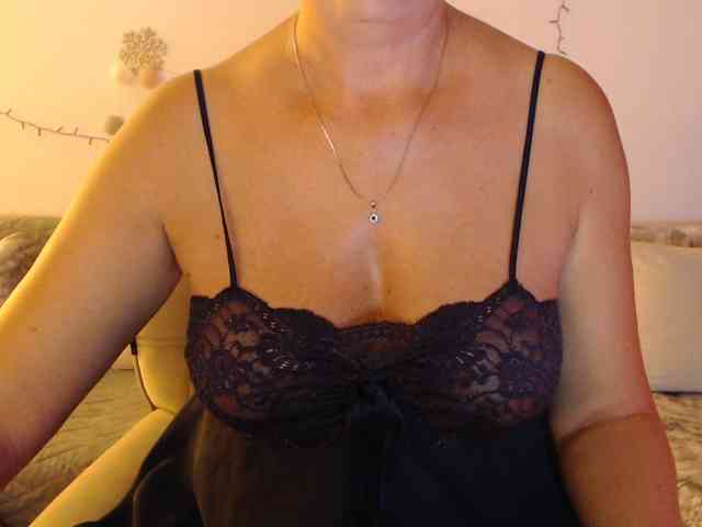 goodSnowQueen webcam