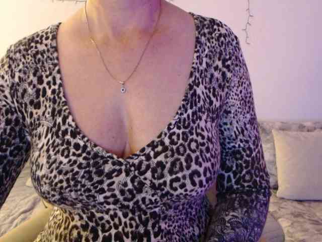 goodSnowQueen webcam