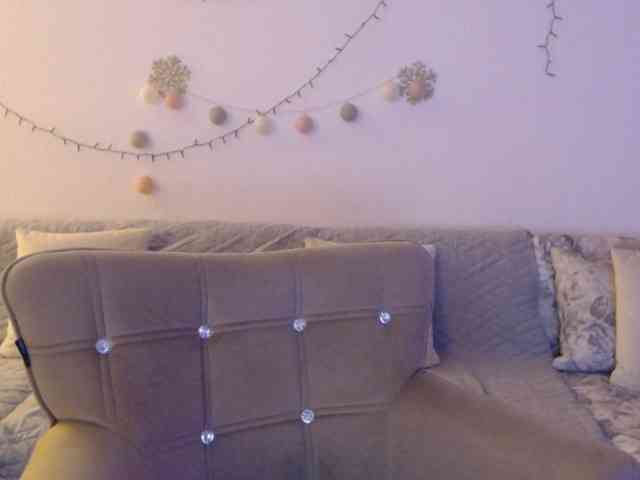 goodSnowQueen webcam