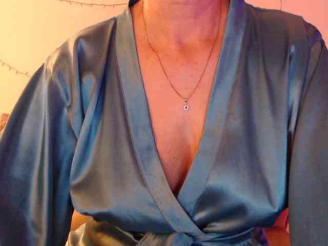 goodSnowQueen webcam