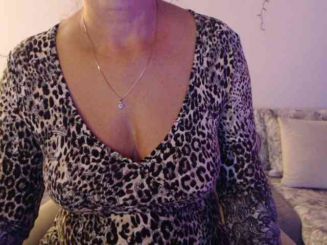 goodSnowQueen webcam