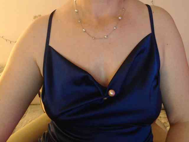 goodSnowQueen webcam
