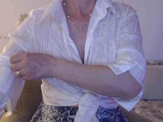 goodSnowQueen webcam