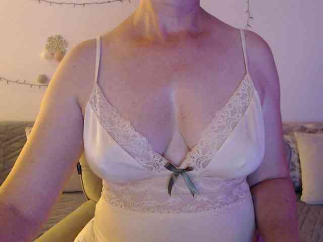goodSnowQueen webcam