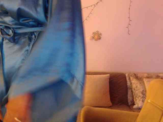 goodSnowQueen webcam