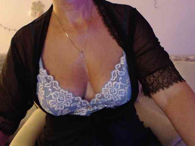 goodSnowQueen webcam