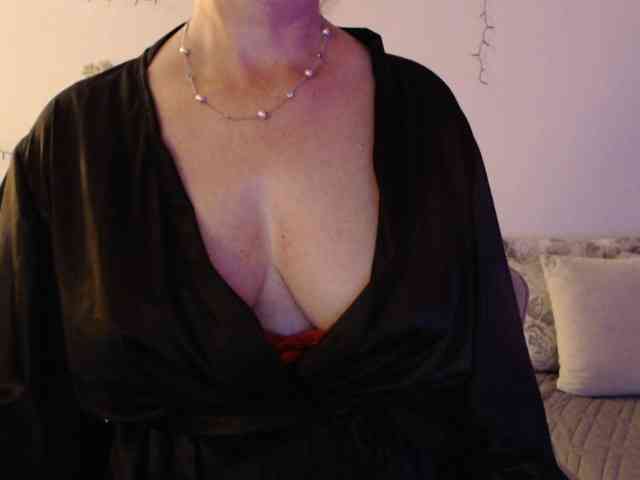 goodSnowQueen webcam
