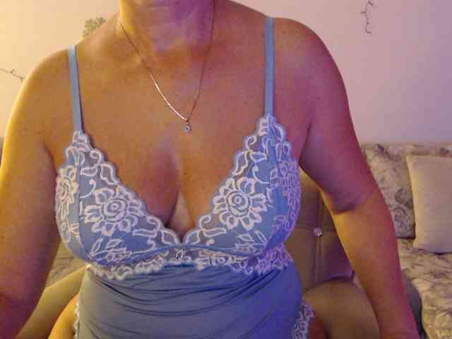 goodSnowQueen webcam