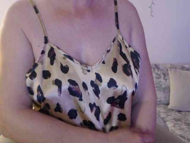 goodSnowQueen webcam