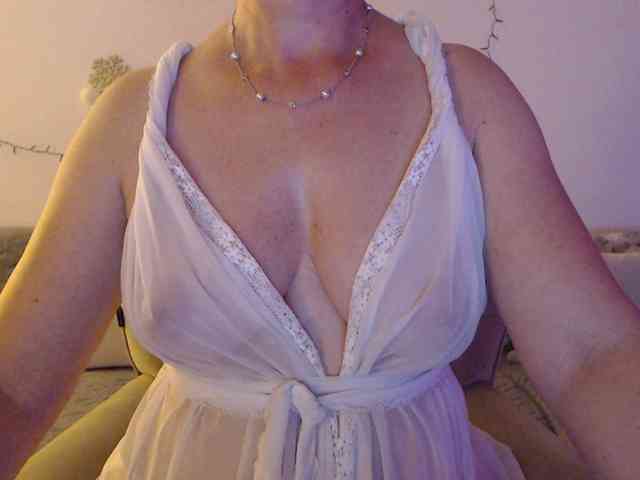 goodSnowQueen webcam