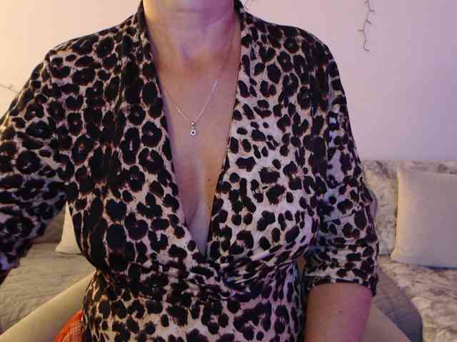 goodSnowQueen webcam